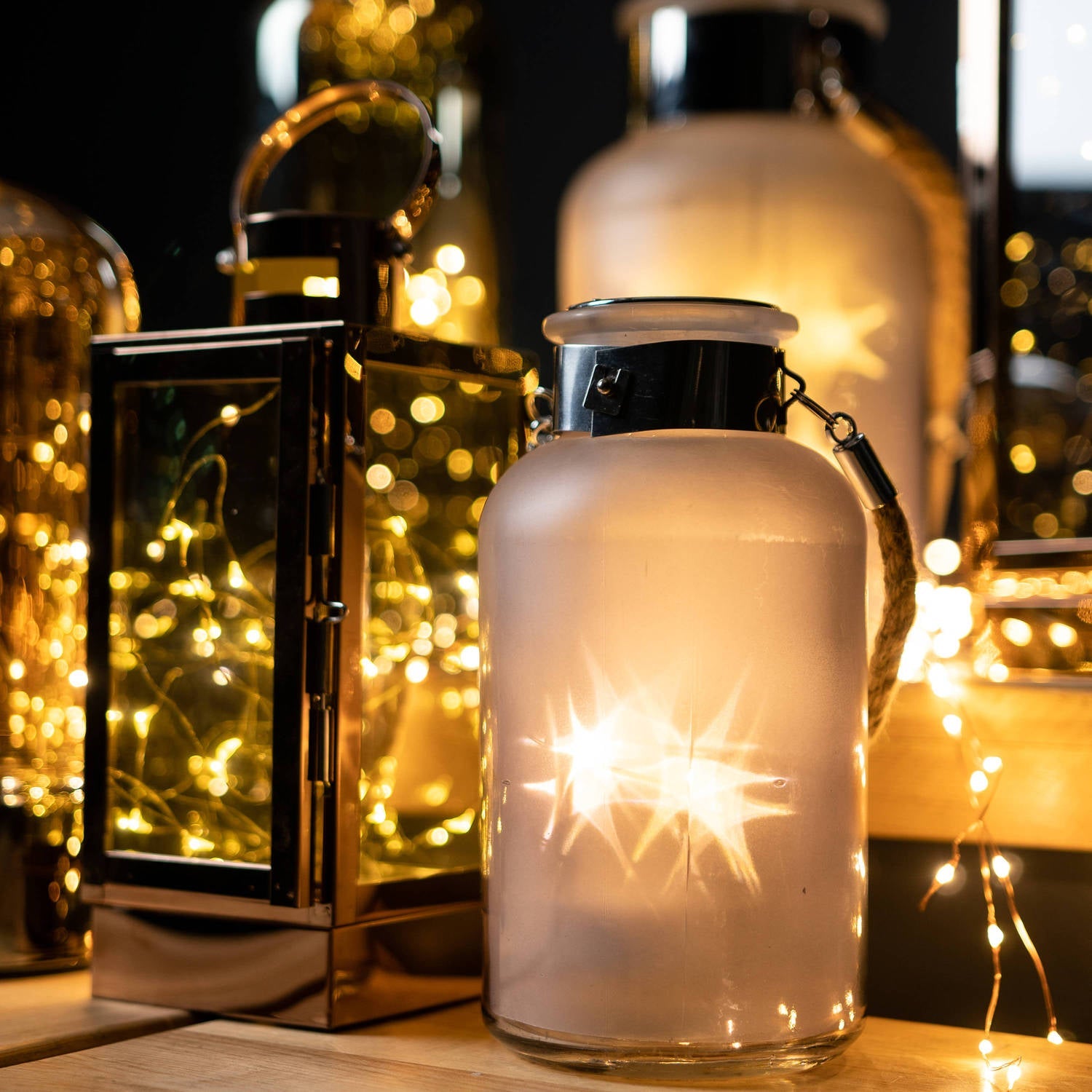 Lanterne en Verre Givré avec Détail en Corde et LED Intégrée – Ambiance Douce et Tendance