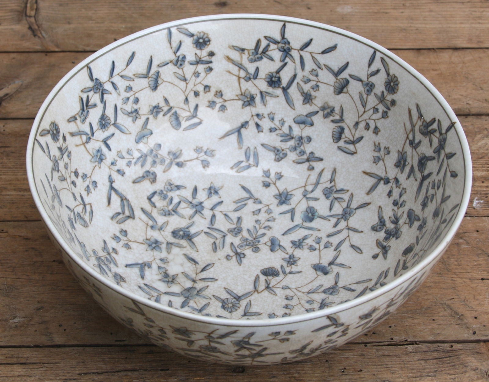 Bol en Porcelaine Bleu et Blanc à Motif Fleuri Ditsy – Élégance Classique