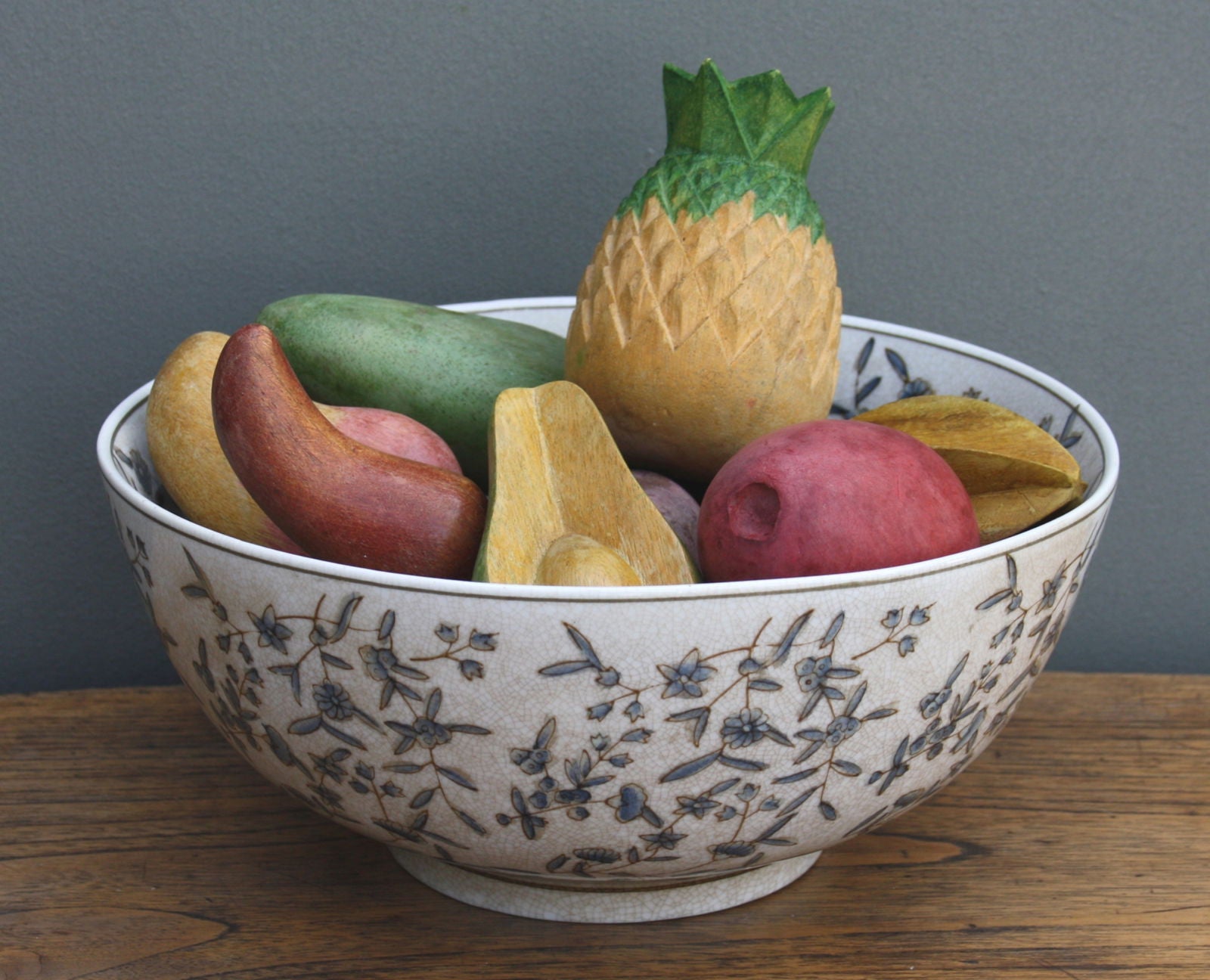 Bol en Porcelaine Bleu et Blanc à Motif Fleuri Ditsy – Élégance Classique