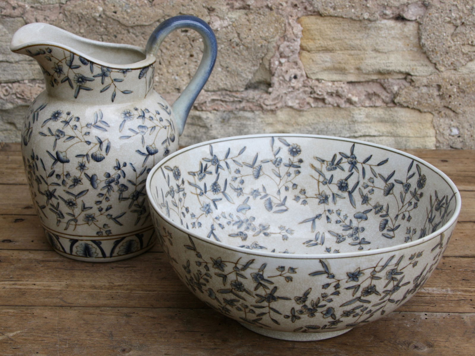 Bol en Porcelaine Bleu et Blanc à Motif Fleuri Ditsy – Élégance Classique