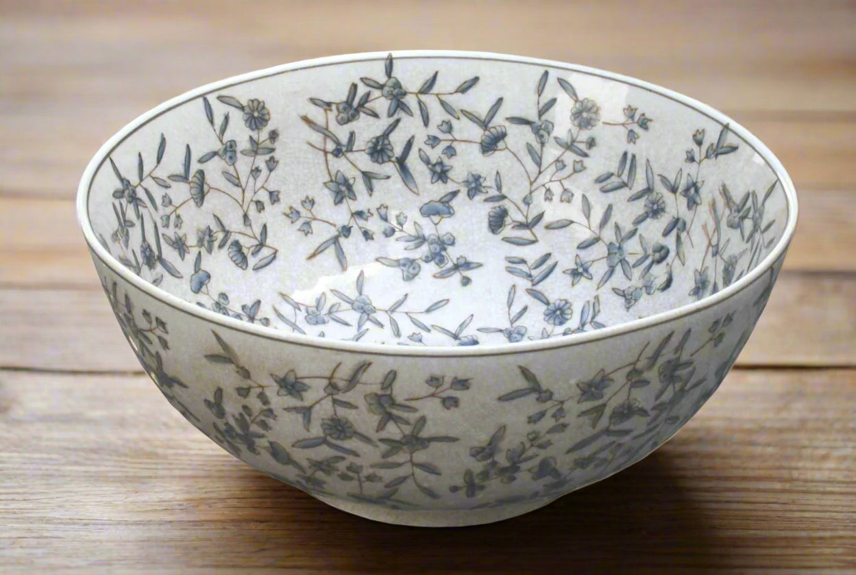 Bol en Porcelaine Bleu et Blanc à Motif Fleuri Ditsy – Élégance Classique