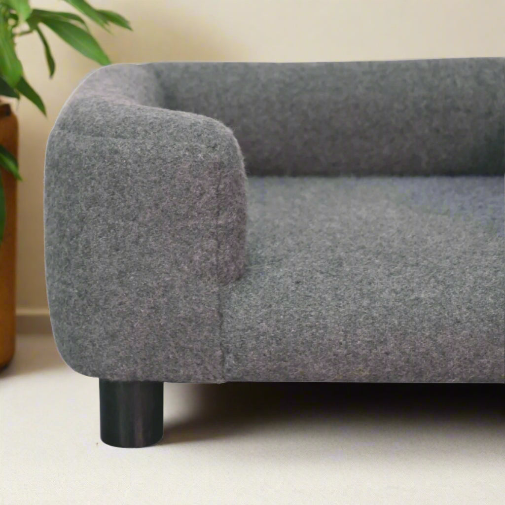 Mini Canapé-Lit pour Animaux en Tweed Gris “Battleship” – Élégance et Confort Haut de Gamme